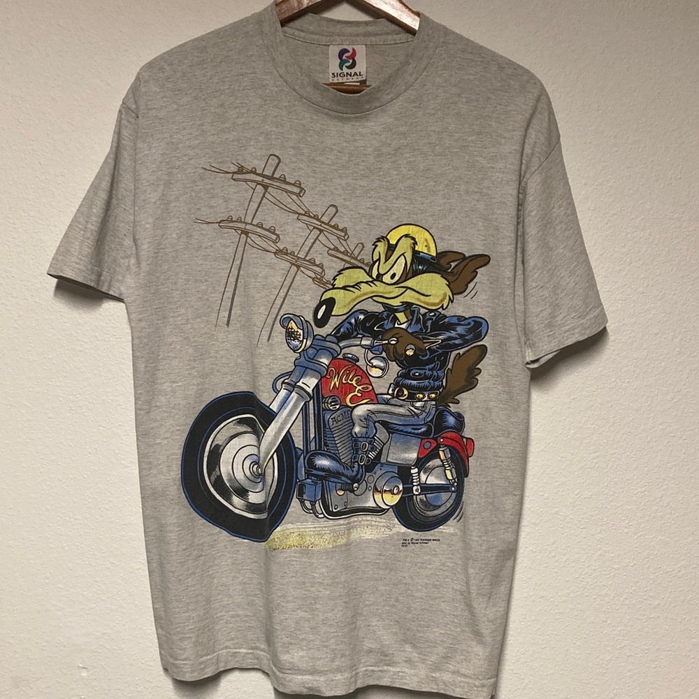 Vintage Wile E Coyote front and back print, single stitch 90s Warner Bros.